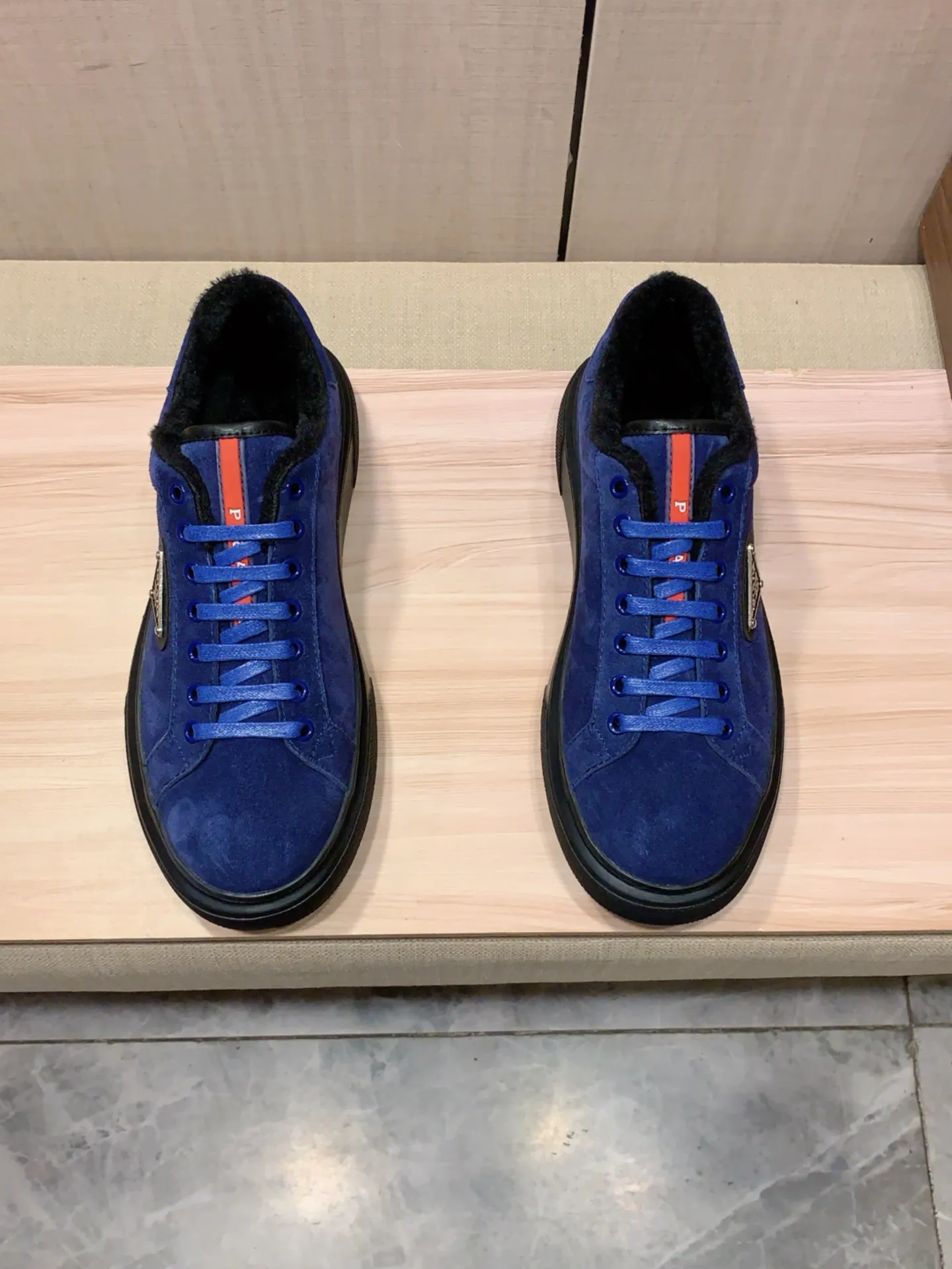 Warm new model: Factory price: 460💰💰🎩🎩[Lightning][Lightning] "Prada Men's Shoes💰pRADA*" The latest and most popular casual shoes, top brand [seduce] luxury~purchase, top~quality. [Strong] The upper is made of imported breathable anti-wear material ➕ Breathable simulated fur feet (•) with fine workmanship. The original stylish and stylish soft rubber wear-resistant and non-slip outsole is light and comfortable on the feet. The real thing looks better when photographed in person. 0186: code: 38-44, 4️⃣ colors selected